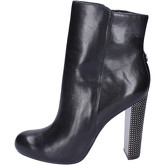 Guess  Ankle boots Leather  women's Low Ankle Boots in Black