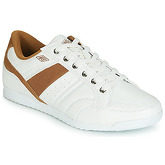 Umbro  GARENTON  men's Shoes (Trainers) in White